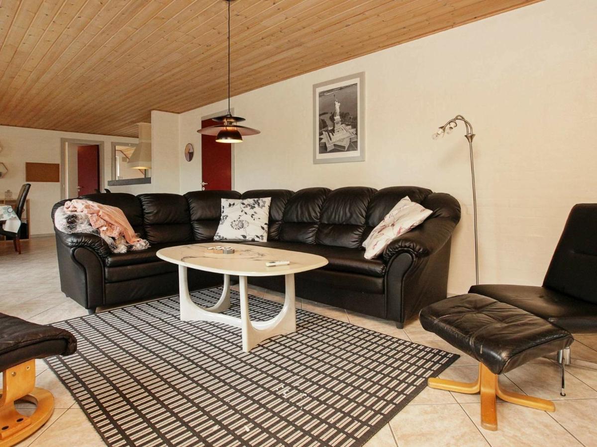 10 Person Holiday Home In Bl Vand Blåvand Oda fotoğraf