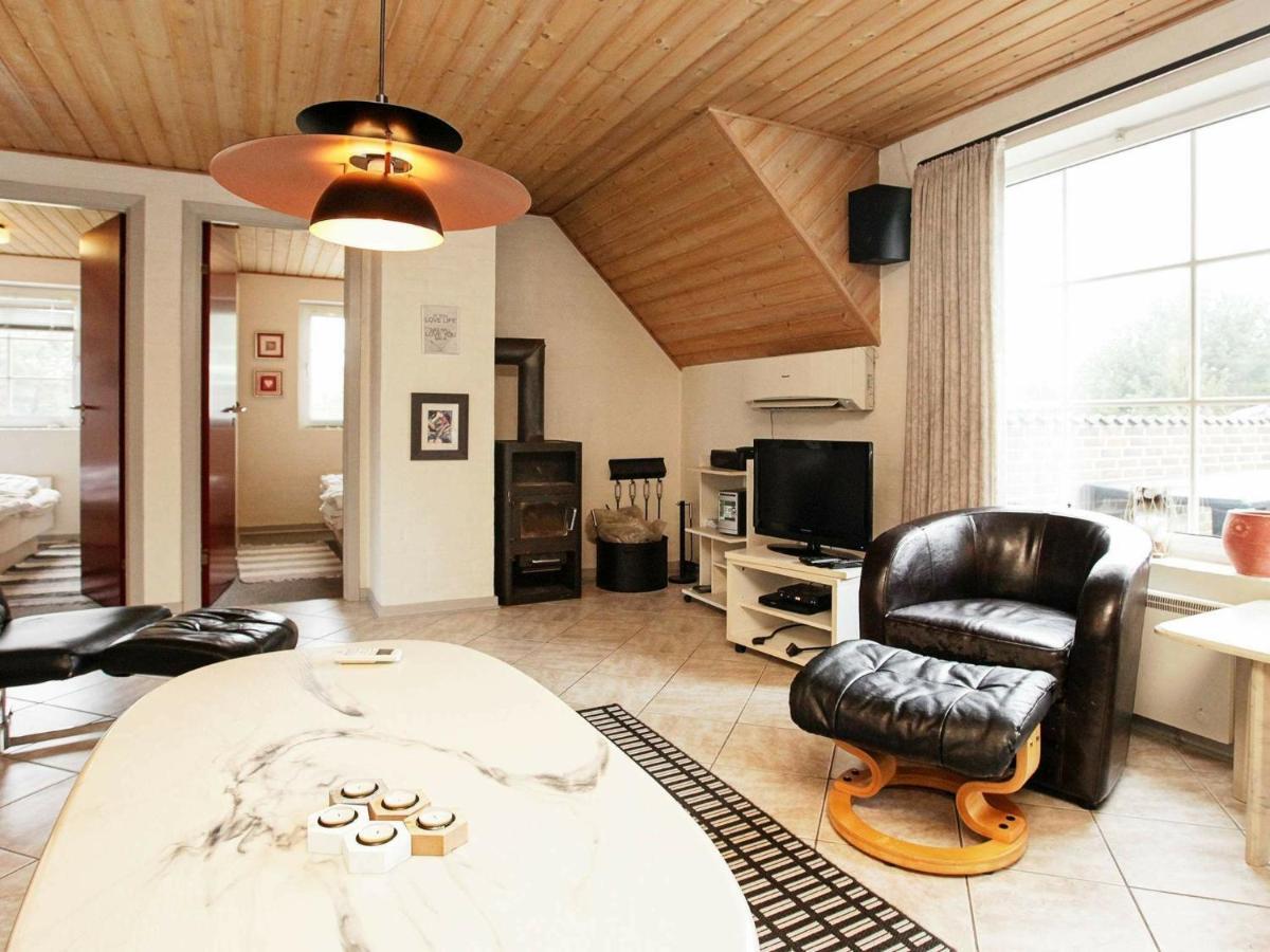10 Person Holiday Home In Bl Vand Blåvand Oda fotoğraf